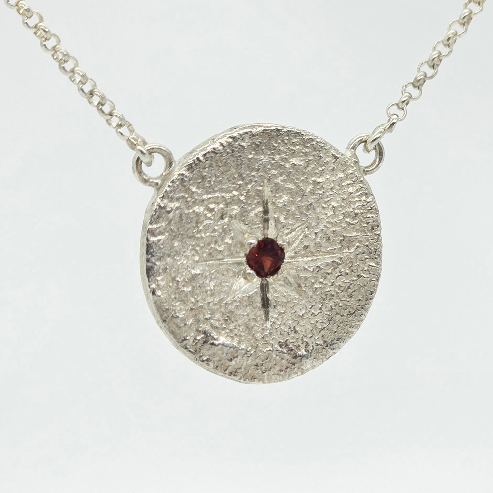 Colgante Wen con granate