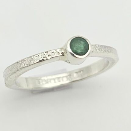 Anillo Ale con Esmeralda