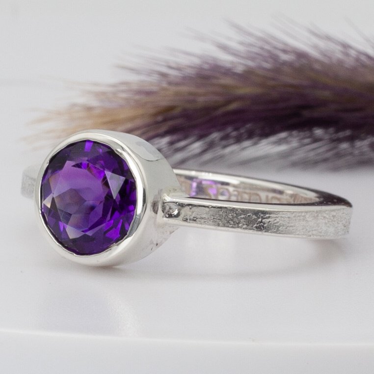 Anillo Ale con amatista talla brillante - Imagen 3