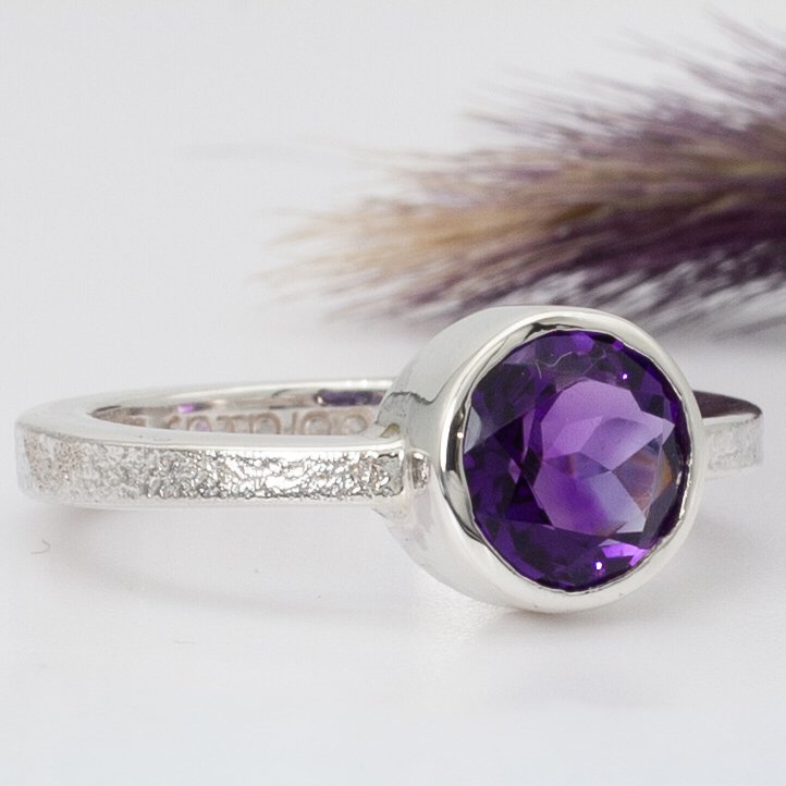 Anillo Ale con amatista talla brillante - Imagen 2