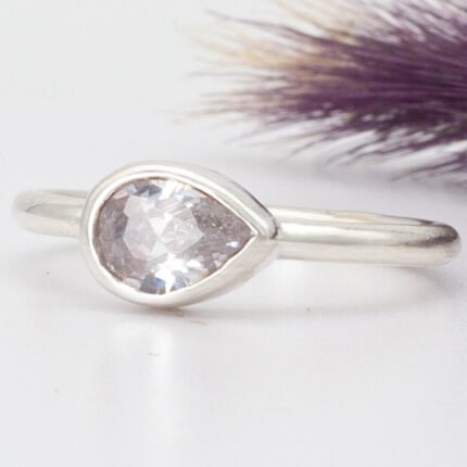 Anillo Equilibrio talla lagrima